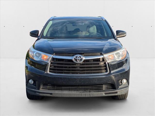 Photo of 2016 Midnight Black Metallic Toyota Highlander