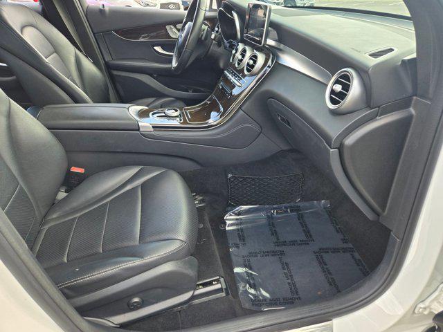 Photo of 2018 Polar White Mercedes-Benz GLC 300