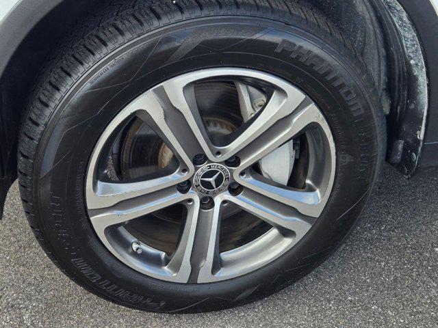 Photo of 2018 Polar White Mercedes-Benz GLC 300