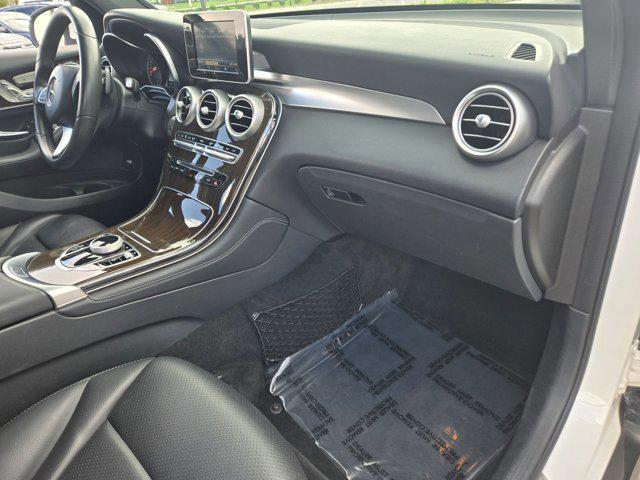 Photo of 2018 Polar White Mercedes-Benz GLC 300