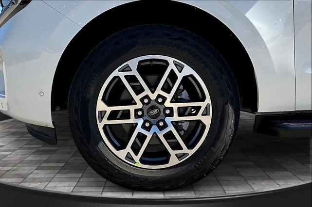 Photo of 2025 STAR WHITE MET TRI-COAT Ford Expedition Max