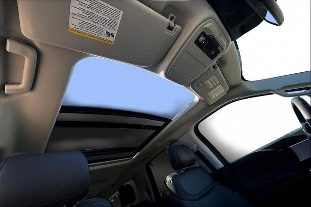 Photo of 2025 STAR WHITE MET TRI-COAT Ford Expedition Max