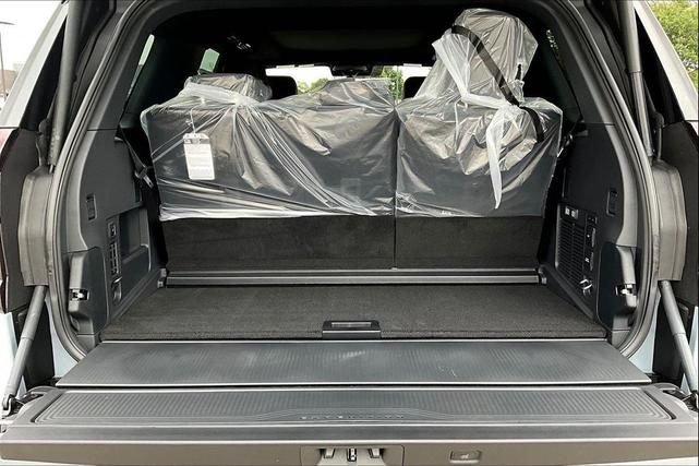 Photo of 2025 GLACIER GRAY METALLIC TC Ford Expedition
