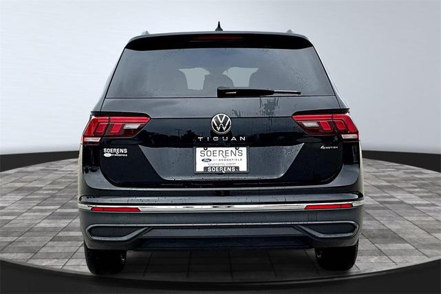 Photo of 2022 Deep Black Pearl Volkswagen Tiguan