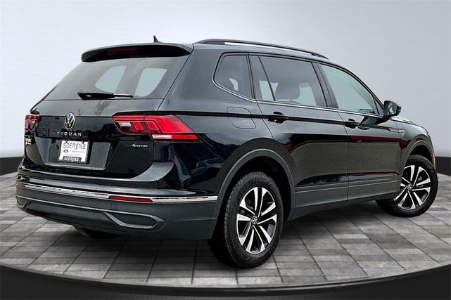 Photo of 2022 Deep Black Pearl Volkswagen Tiguan