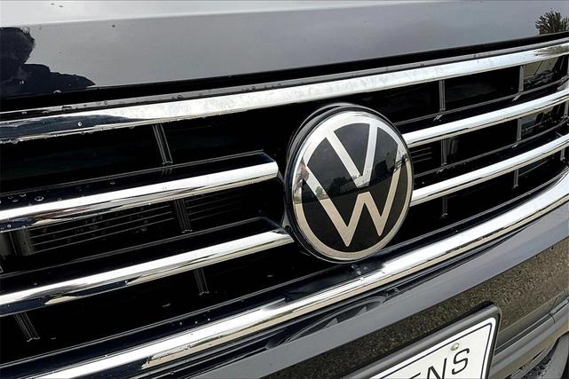 Photo of 2022 Deep Black Pearl Volkswagen Tiguan