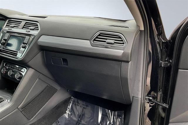 Photo of 2022 Deep Black Pearl Volkswagen Tiguan