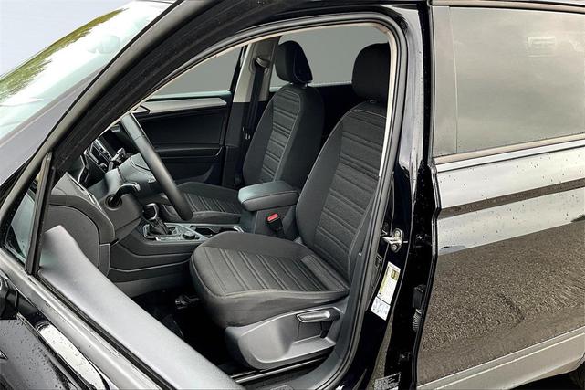 Photo of 2022 Deep Black Pearl Volkswagen Tiguan