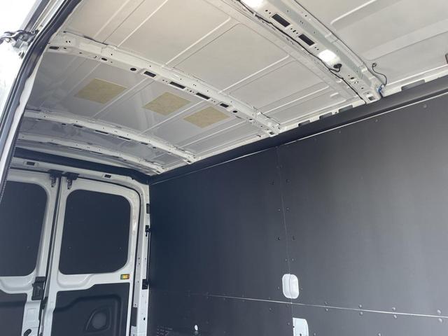 Photo of 2025 Oxford White Ford Transit-250