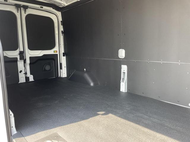 Photo of 2025 Oxford White Ford Transit-250