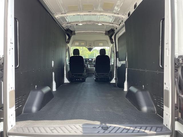 Photo of 2025 Oxford White Ford Transit-250