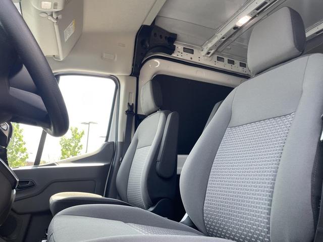 Photo of 2025 Oxford White Ford Transit-250