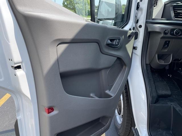 Photo of 2025 Oxford White Ford Transit-250