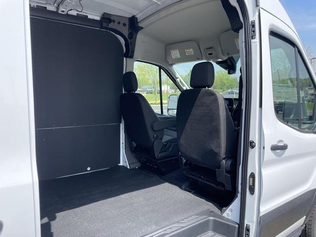 Photo of 2025 Oxford White Ford Transit-250