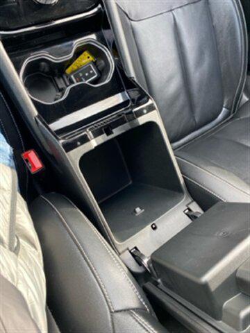 Photo of 2022 Diamond Black Crystal Pearlcoat Jeep Grand Cherokee L