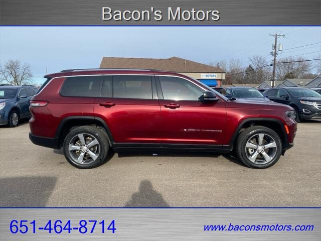 Photo of 2022 Diamond Black Crystal Pearlcoat Jeep Grand Cherokee L
