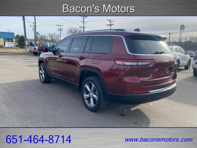 Photo of 2022 Diamond Black Crystal Pearlcoat Jeep Grand Cherokee L