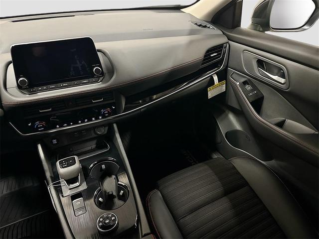 Photo of 2026 White Pearl Nissan Rogue