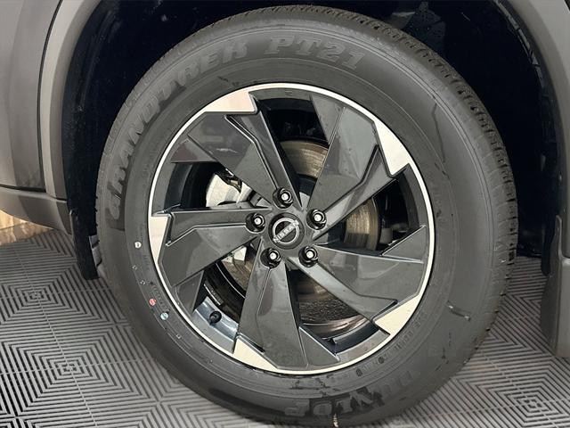 Photo of 2025 Super Black Nissan Rogue