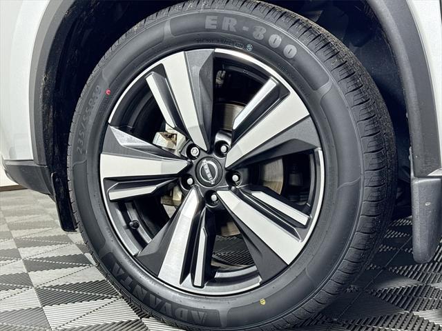 Photo of 2023 Brilliant Silver Metallic Nissan Rogue