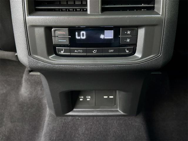 Photo of 2021 Pure White Volkswagen Atlas