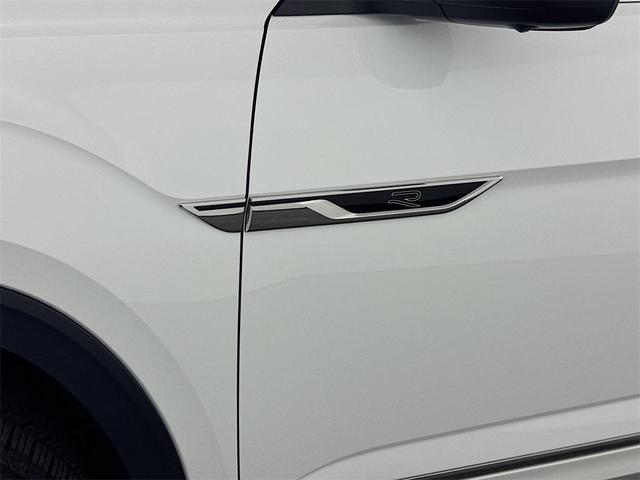 Photo of 2021 Pure White Volkswagen Atlas
