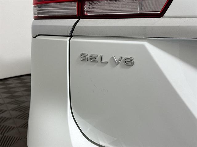 Photo of 2021 Pure White Volkswagen Atlas