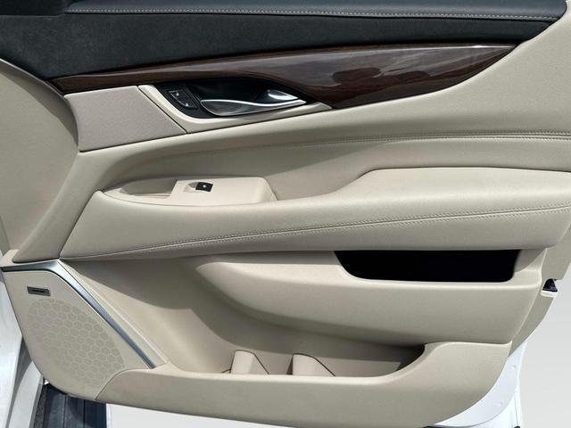 Photo of 2019 Crystal White Tricoat Cadillac Escalade