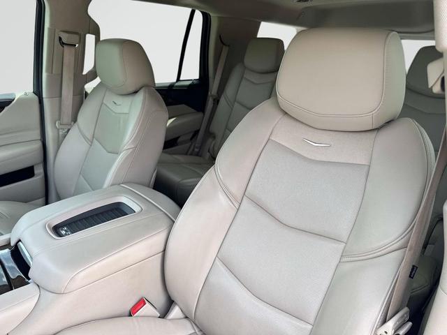 Photo of 2019 Crystal White Tricoat Cadillac Escalade