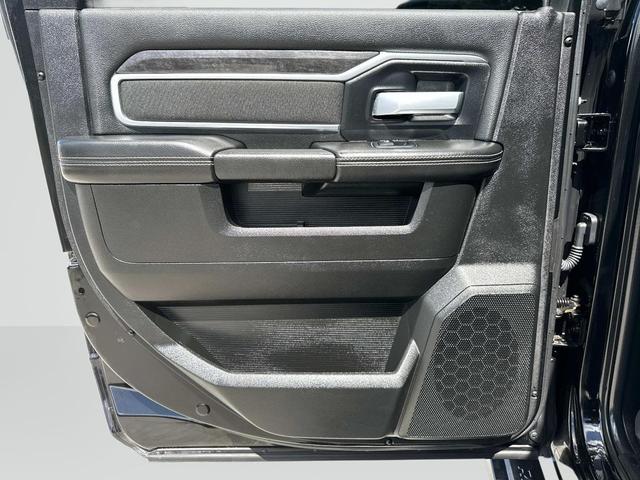 Photo of 2024 Diamond Black Crystal Pearlcoat RAM 2500