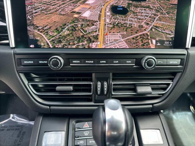 Photo of 2019 White Porsche Macan