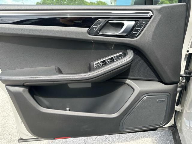 Photo of 2019 White Porsche Macan