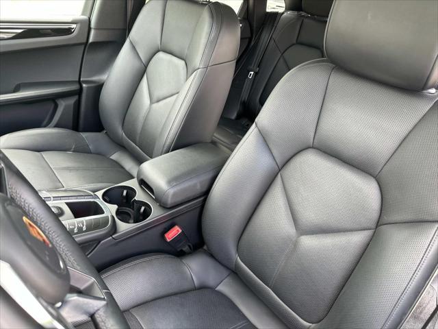 Photo of 2019 White Porsche Macan