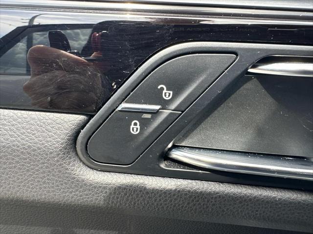 Photo of 2019 White Porsche Macan