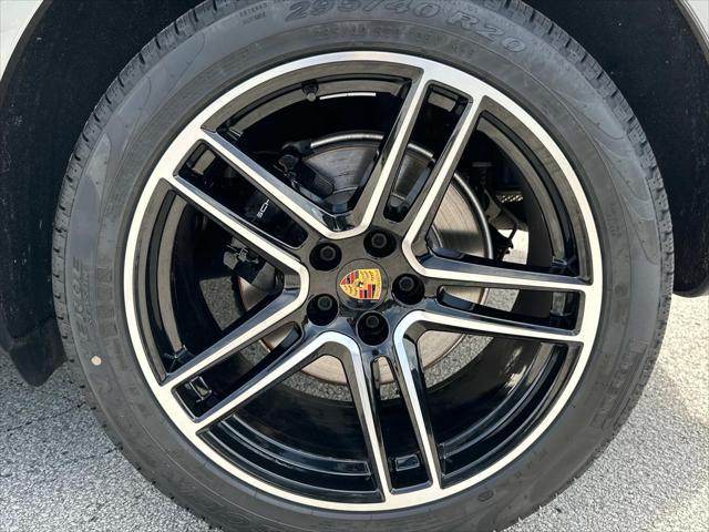 Photo of 2019 White Porsche Macan