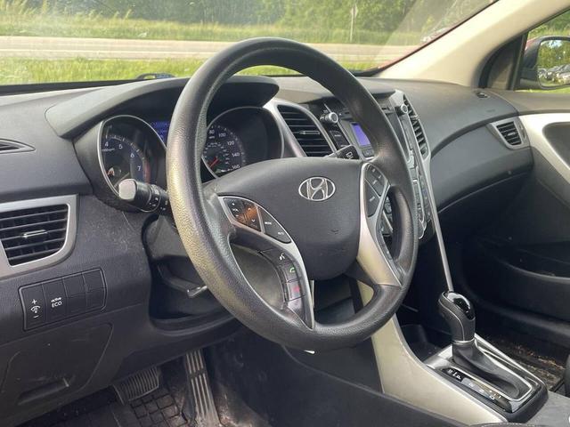 Photo of 2014 Red Hyundai Elantra GT