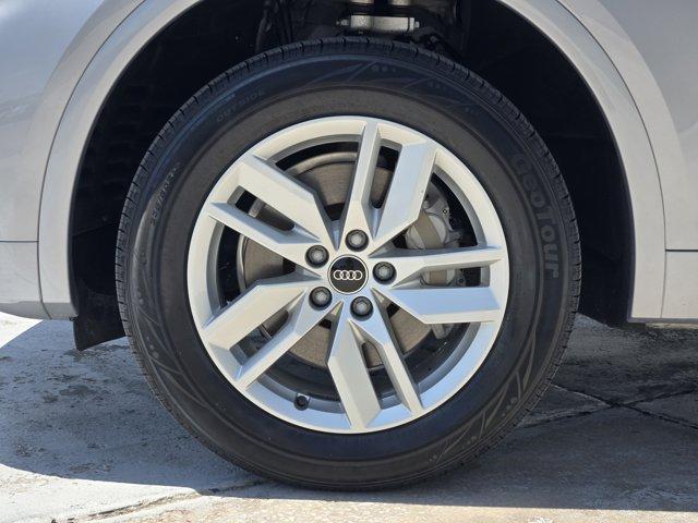 Photo of 2023 Florett Silver Metallic Audi Q5