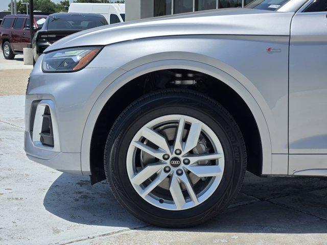 Photo of 2023 Florett Silver Metallic Audi Q5