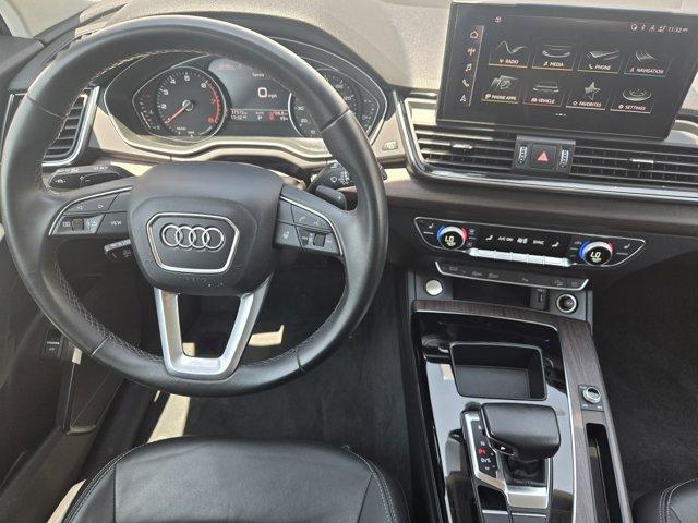 Photo of 2023 Florett Silver Metallic Audi Q5