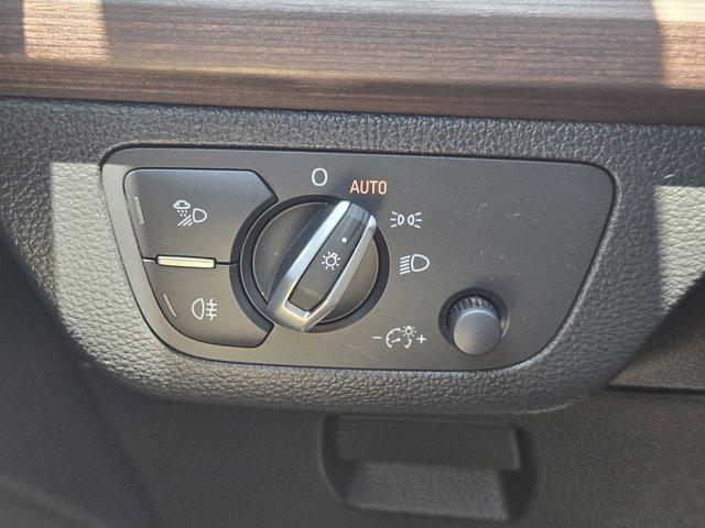 Photo of 2023 Florett Silver Metallic Audi Q5