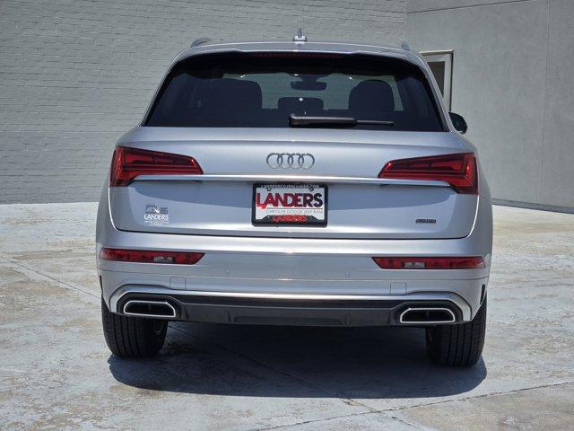 Photo of 2023 Florett Silver Metallic Audi Q5