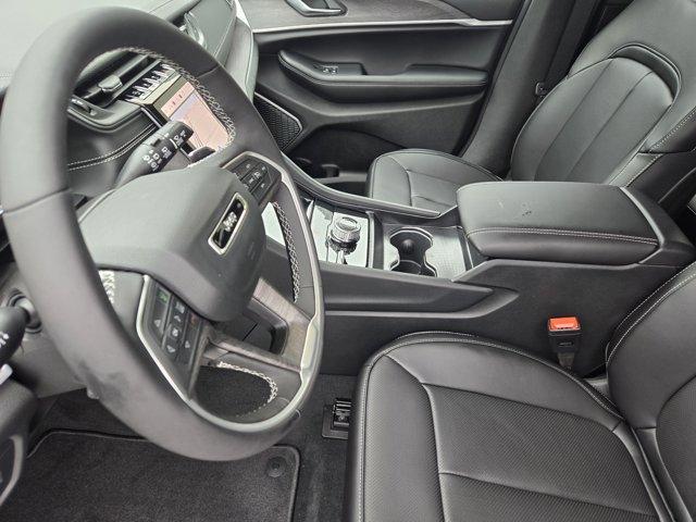 Photo of 2025 Silver Zynith Jeep Grand Cherokee