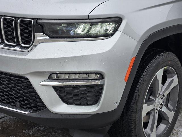 Photo of 2025 Silver Zynith Jeep Grand Cherokee