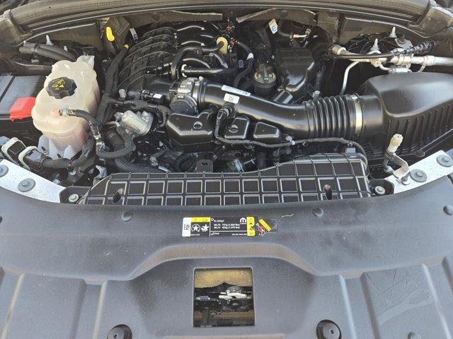 Photo of 2023 Diamond Black Crystal Pearlcoat Jeep Grand Cherokee