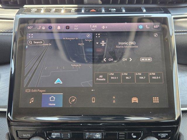 Photo of 2023 Diamond Black Crystal Pearlcoat Jeep Grand Cherokee