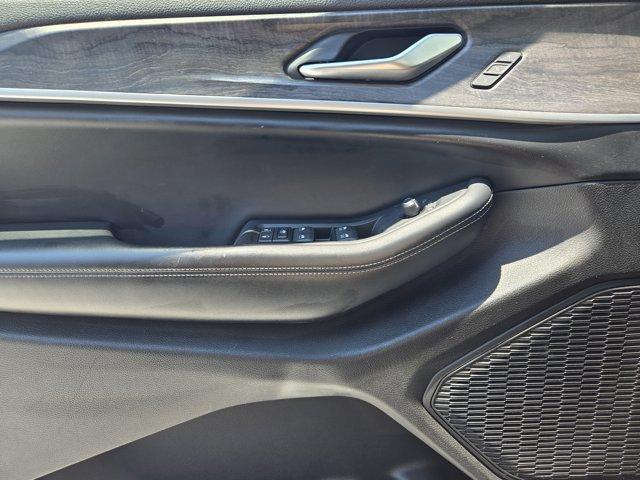 Photo of 2023 Diamond Black Crystal Pearlcoat Jeep Grand Cherokee