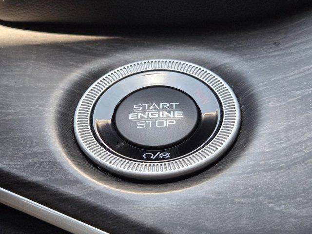 Photo of 2023 Diamond Black Crystal Pearlcoat Jeep Grand Cherokee