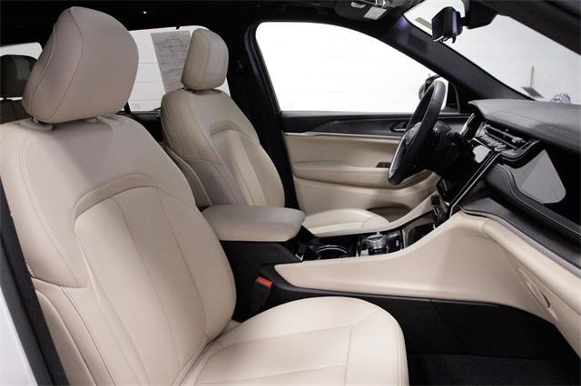 Photo of 2023 Bright White Clearcoat Jeep Grand Cherokee 4xe