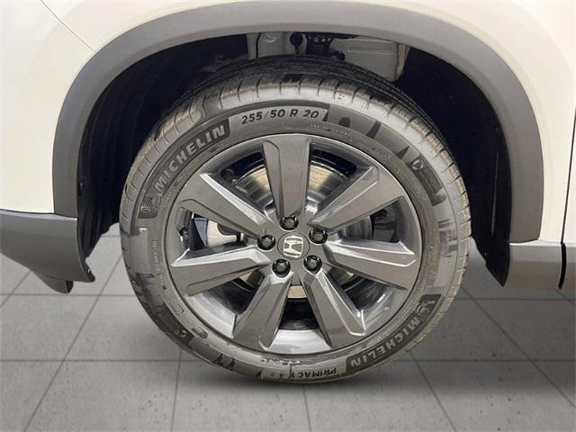Photo of 2025 White Honda Pilot