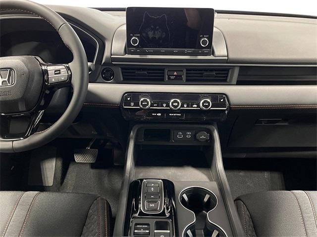 Photo of 2025 White Honda Pilot